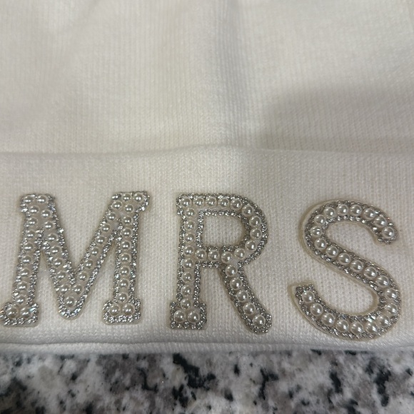 Mrs Beanie - Picture 2 of 3